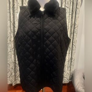 Ladies black vest with detachable collar.